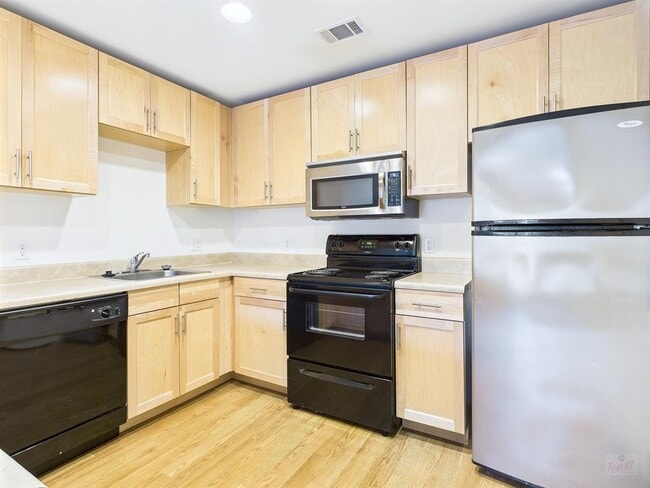 Photo - 711 W 32nd St Unit 126