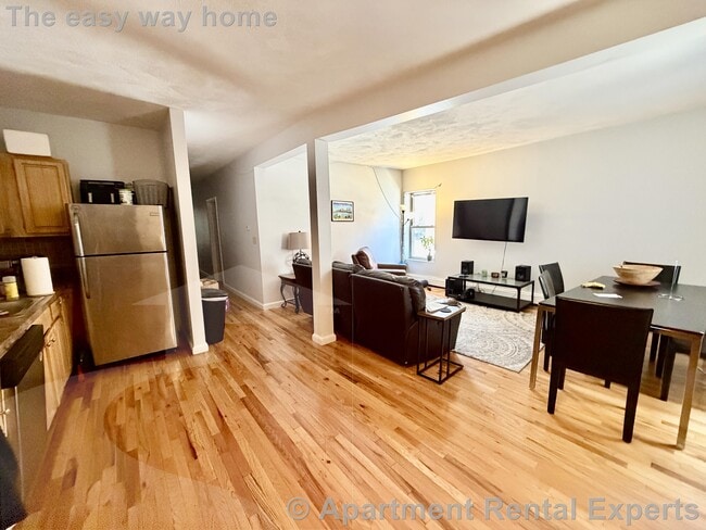 Photo - 122 Berkshire St Unidad #2