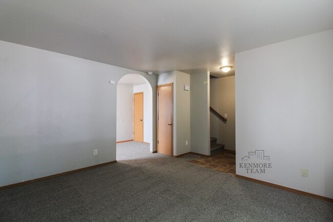 Photo - 825 S Elm St