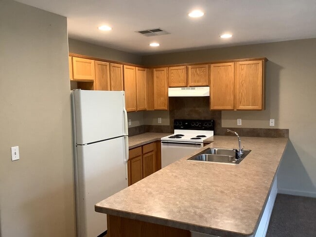 Photo - 3-Bedroom 1 1/2 bathroom duplex in Lowell