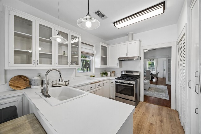 Photo - 623 Pecore St