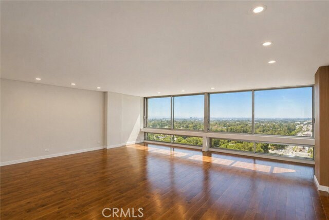 Building Photo - 2222 Ave of the Stars