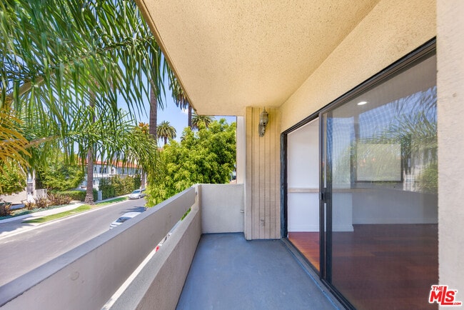 Photo - 144 N Hamilton Dr Unit 3