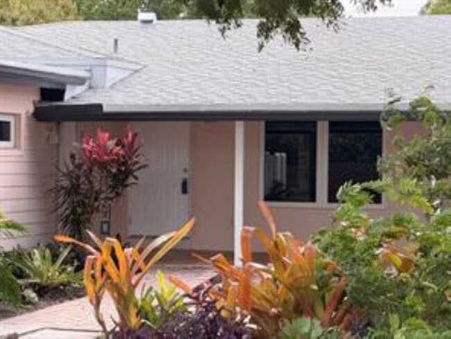 Building Photo - 2018 NE 14th Ct