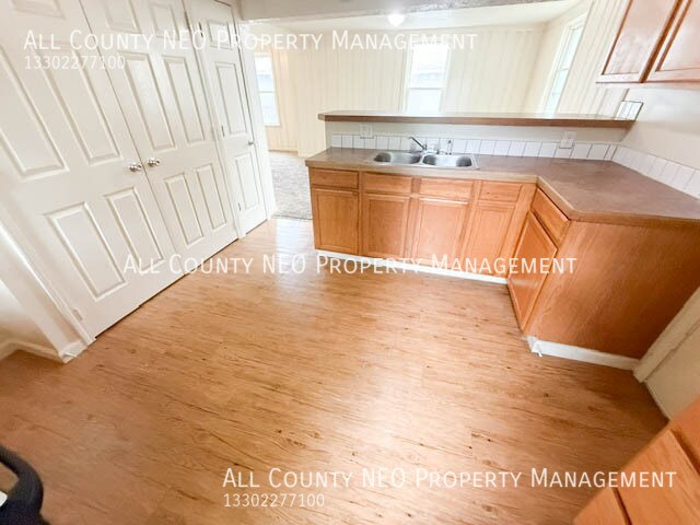 Photo - 470 Allyn St Unit 2