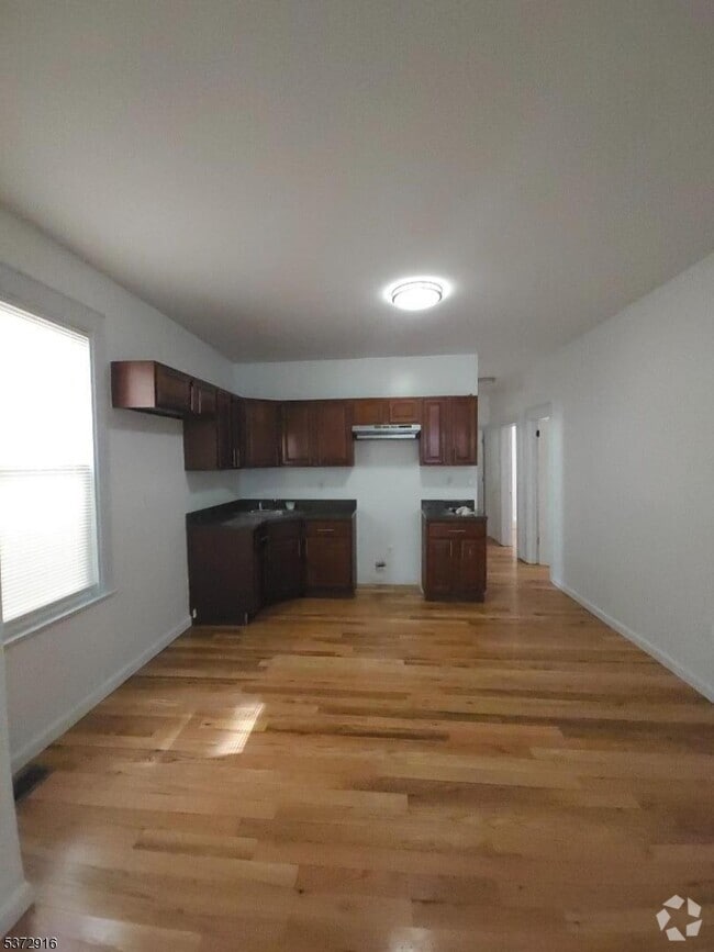 Building Photo - 166 Goodwin Ave Rental