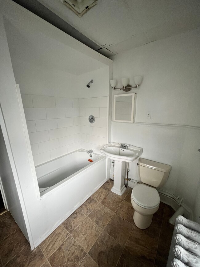 Photo - 33 W Commerce St Unit # B