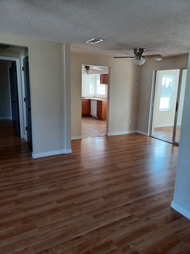 Photo - 1715 9th St W