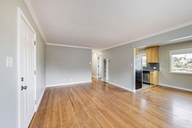 Building Photo - 768 Walker Ave Unit 03