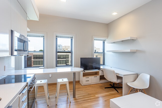 1BR, 1BA, 485SF - Kitchen/Living Room - 115 Mt Auburn (Fully Furnished)