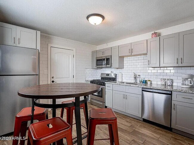 1206 E Tempe Dr