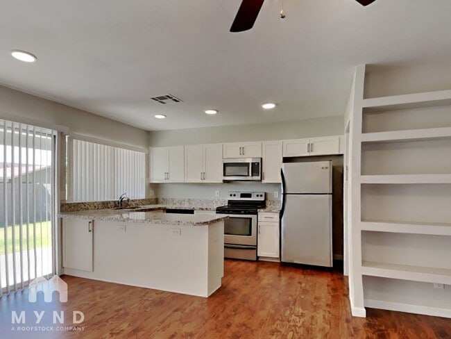 Photo - 725 W Utopia Rd