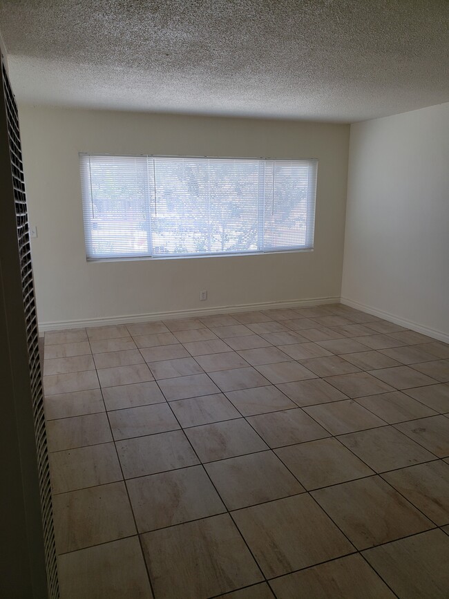 Photo - 1010 Wallgreen St