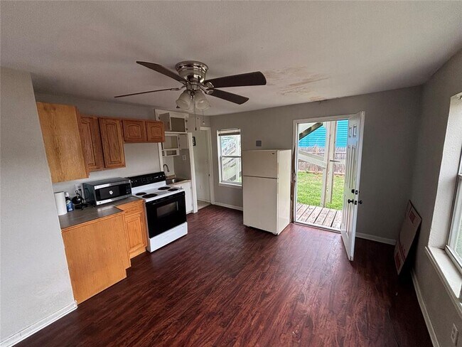 Photo - 1840 NW 12th St Unidad Back Lower