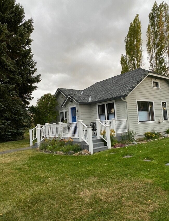 Photo - 1613 Hillcrest Dr