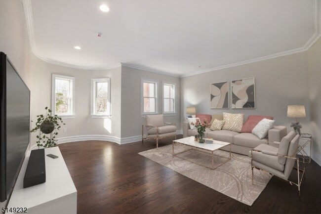 Building Photo - 174 Main St Unit 2