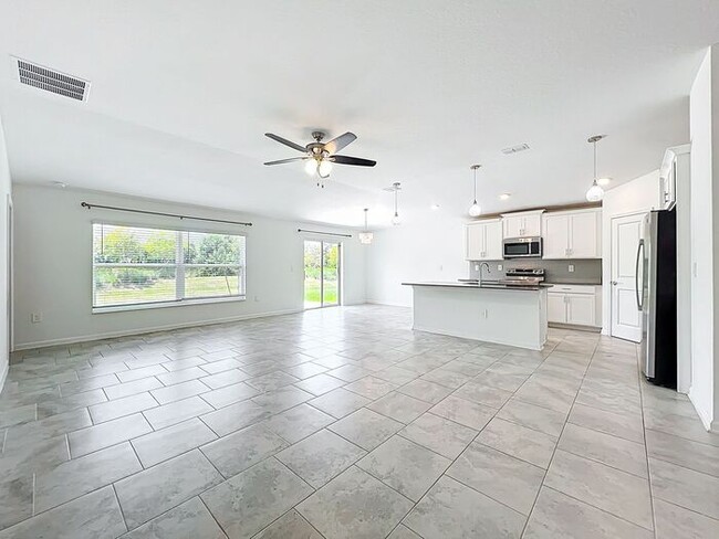 4/2 Groveland Home with Solar Panels-MOVE IN SPECAIL: ONE MONTH FREE RENT