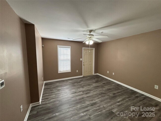 Photo - 113 Steam Engine Dr Unidad 108