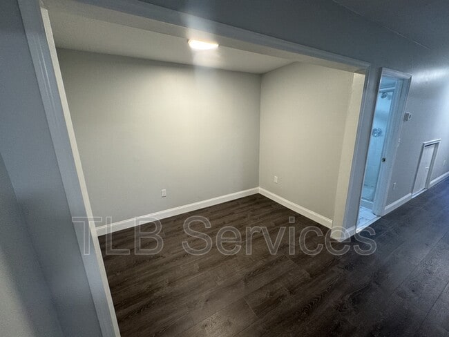 Photo - 733 Main St