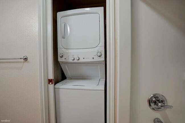 "Cozy 1-Bedroom Retreat in San Marcos – Perfectly Sized at 651 Sq Ft on Burleson Street!"
