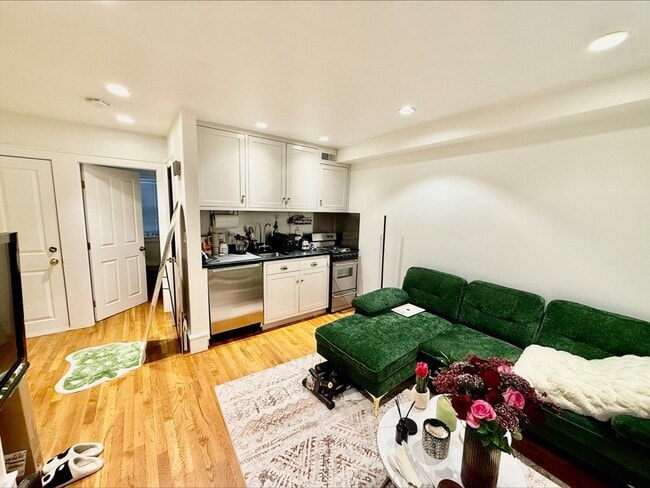 Photo - 11 Thacher Ct Unit 1