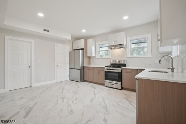 Photo - 19 Ashwood Ave Unit 1