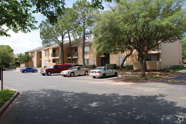 Hunter Chase - Hunter Chase Apartments
