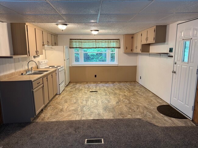 Building Photo - 1031 S Bank St Rental