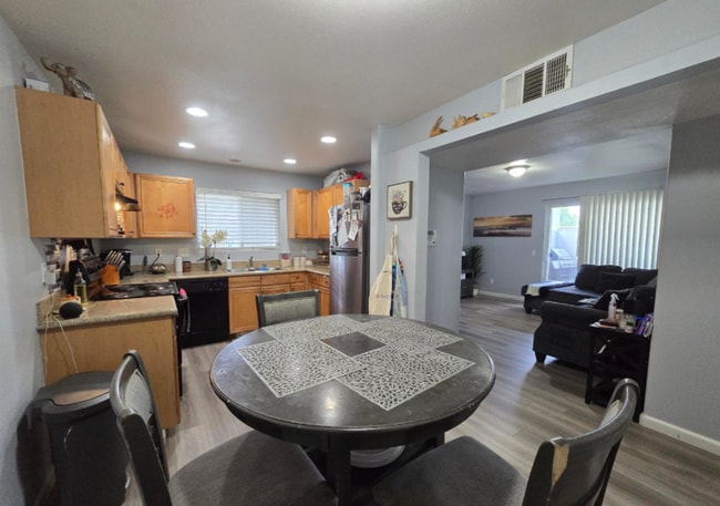 Photo - 2000 Silverada Blvd