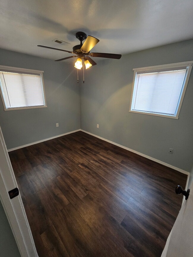 Photo - 1702 Wakefield Dr NE