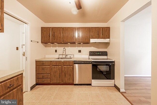 Photo - 9728 Kingsbridge Dr Unit 101