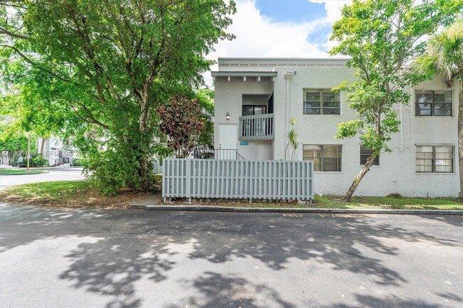 Building Photo - 10542 NW 7th Terrace Unit B7