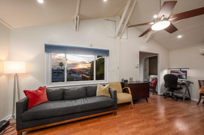 Photo - 1522 Sanborn Ave