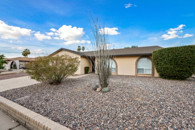 Photo - 3Bed/2Bath House at Thunderbird/59th Ave! Ready for Immediate Move-In! – RV GATE!