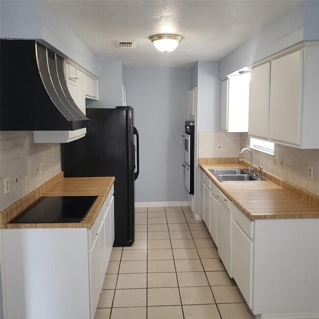 Photo - 5802 Sackville Cl