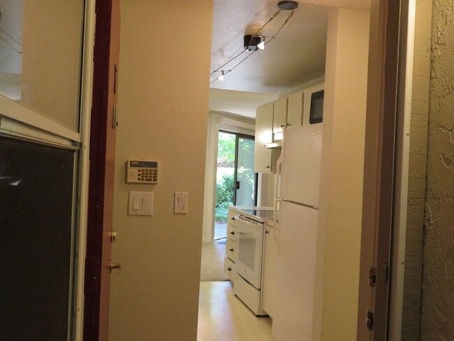 Photo - Totem Lake Cute 1bed/1bath ground floor Condo! $1695.00 Unit J-15