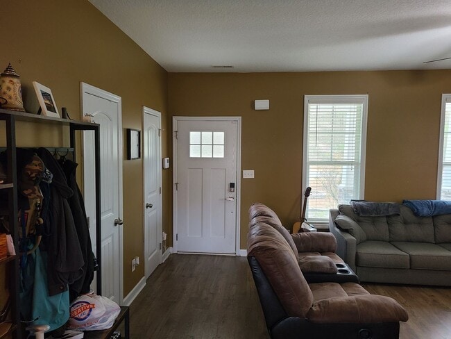 Photo - 4 Bed, 2.5 Bath located in The Village in Folkstone Community - Holly Ridge