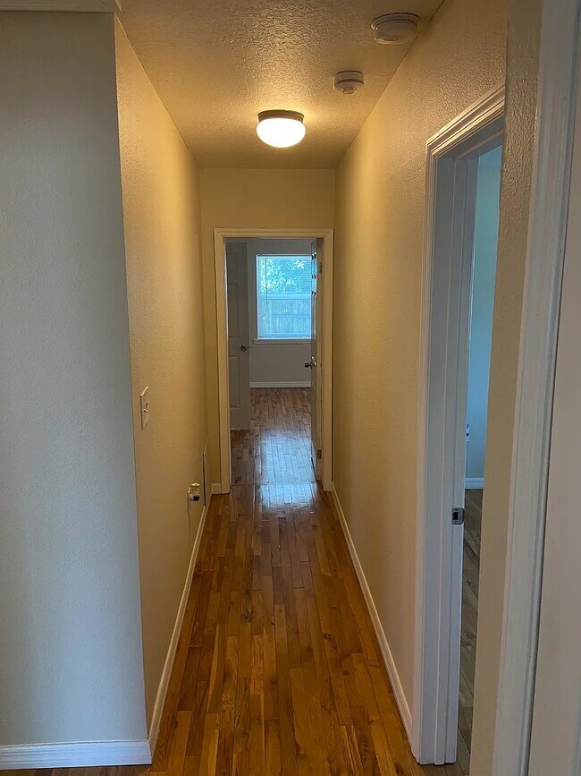 Photo - 515 E Adalee St