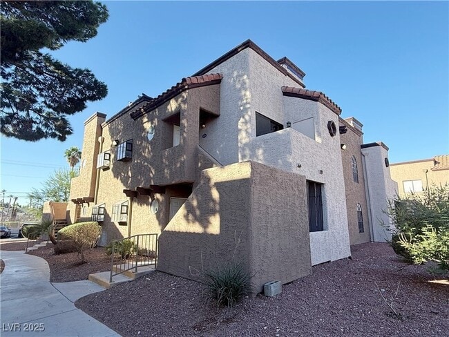 Building Photo - 2982 Juniper Hills Blvd Unit 204