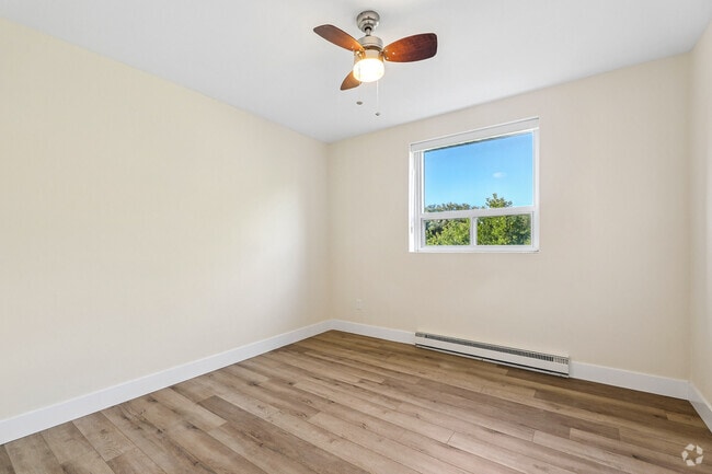 2BR, 2BA - 727SF - Bedroom