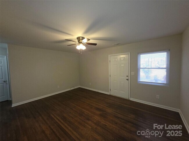 Photo - 3136 Creighton Dr