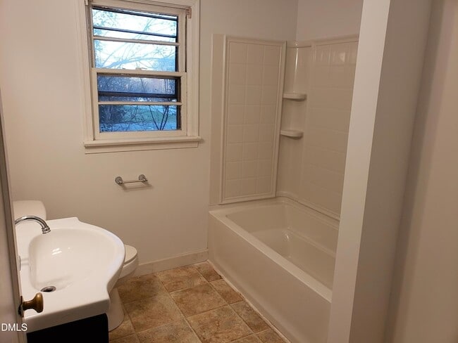 Photo - 203 Williamson St