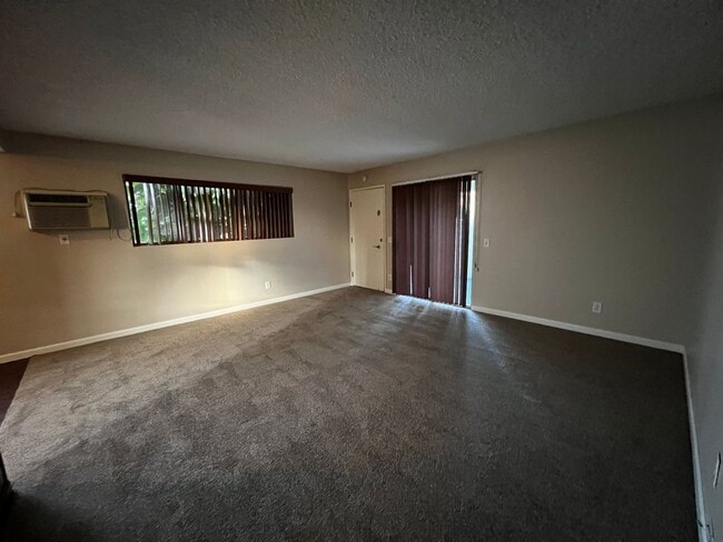 Photo - 2 Bedroom 1.5 Bath Apartment for Rent in Whittier Unit 11798 Beverly Blvd D