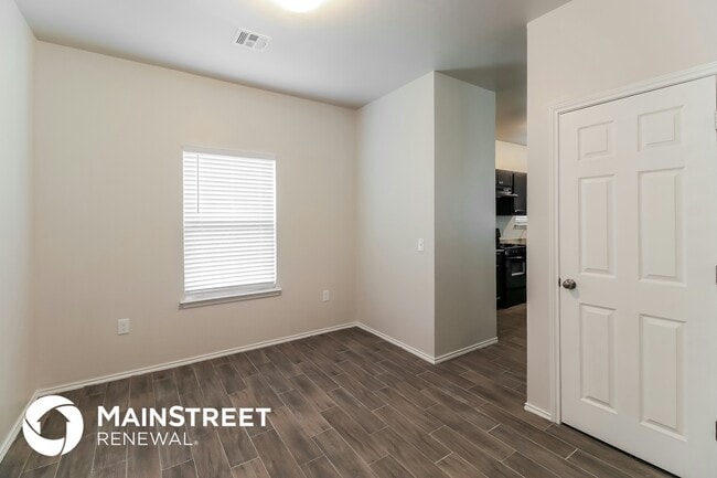 Photo - 909 N Donald Way