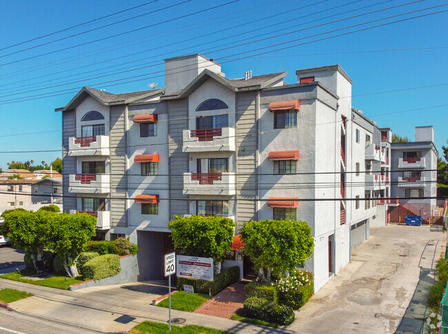 Building Photo - Oxnard Apartments