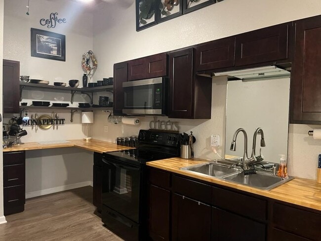 Updated Kitchen - 229 Broadway St Unidad 301
