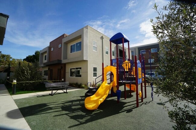 Photo - 8081 Lampson Ave