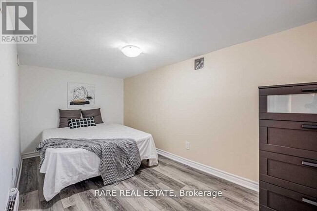 Photo - 1993 Dufferin St