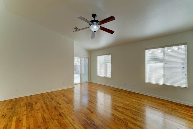 Photo - 2014 E Glenhaven Dr