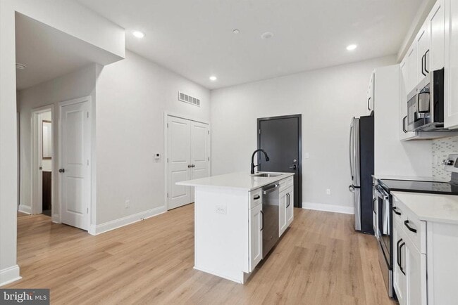 Photo - 2143 E Lehigh Ave Unidad 202